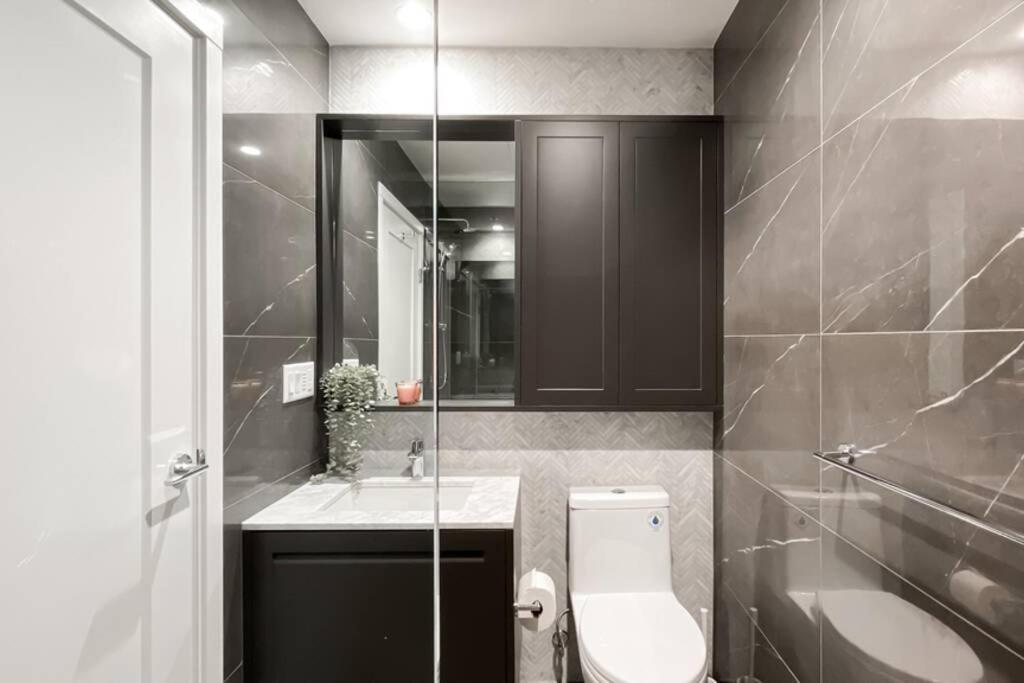 Spacious New Apartment With Working Space@Oakridge Vancouver Exterior photo