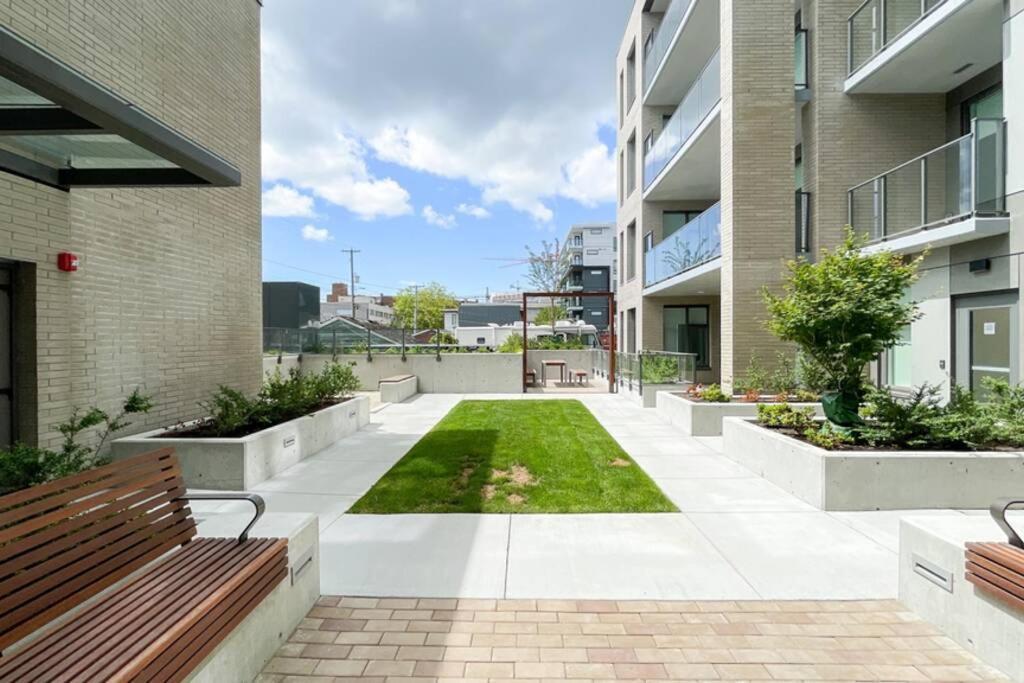 Spacious New Apartment With Working Space@Oakridge Vancouver Exterior photo